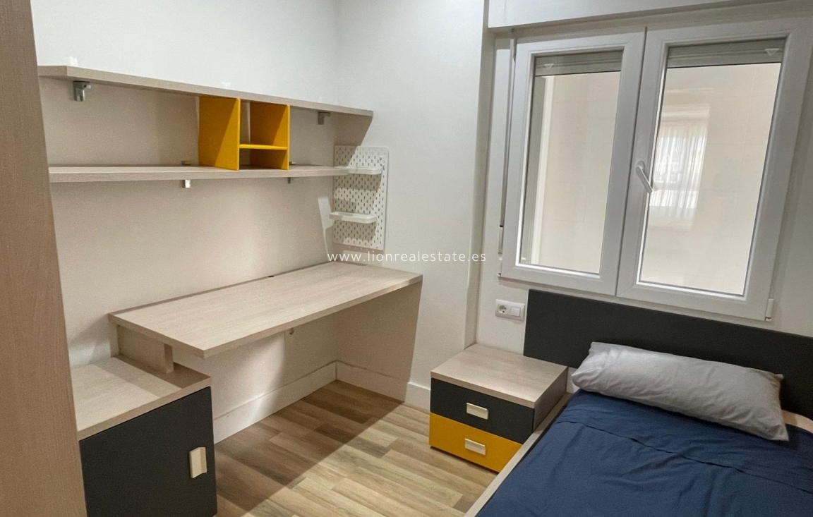 Resale - Apartment / flat - Torrevieja - Centro