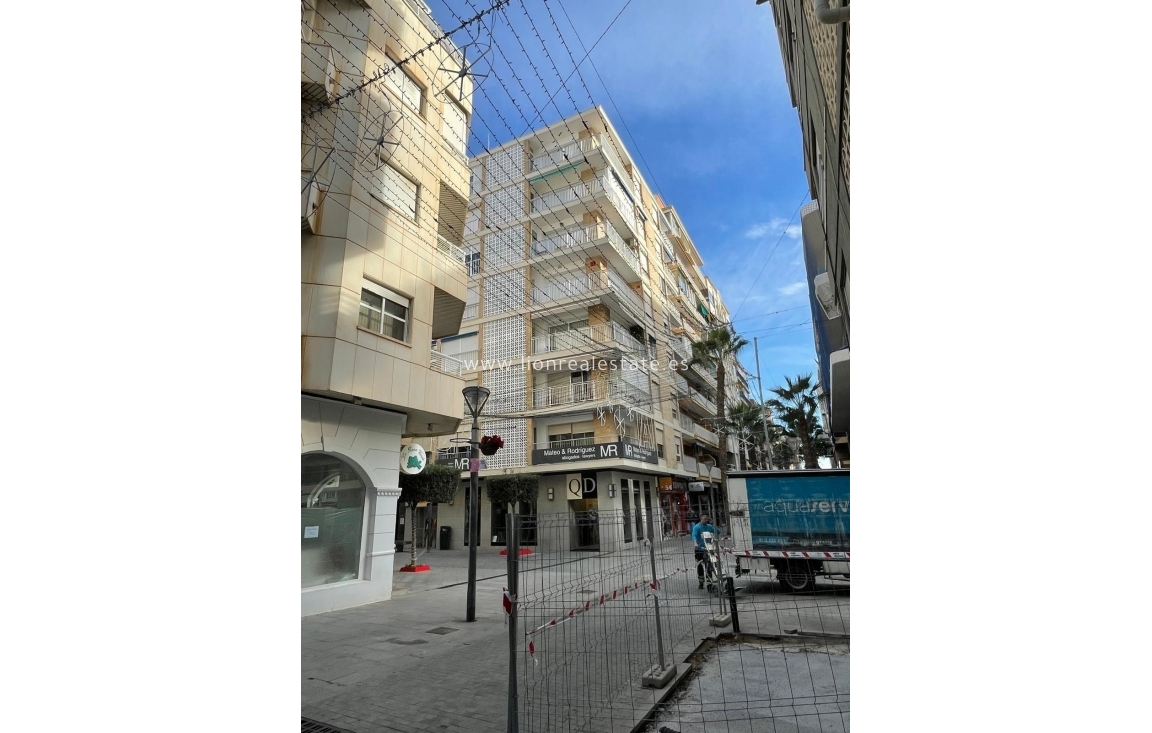 Resale - Apartment / flat - Torrevieja - Centro