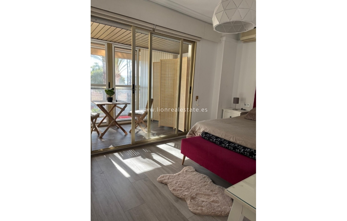 Resale - Apartment / flat - Torrevieja - Centro