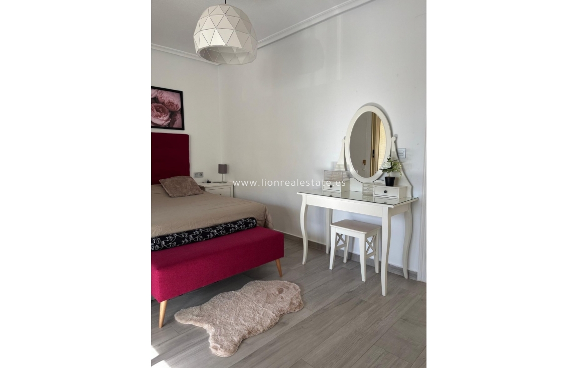 Resale - Apartment / flat - Torrevieja - Centro