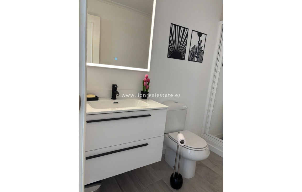 Resale - Apartment / flat - Torrevieja - Centro