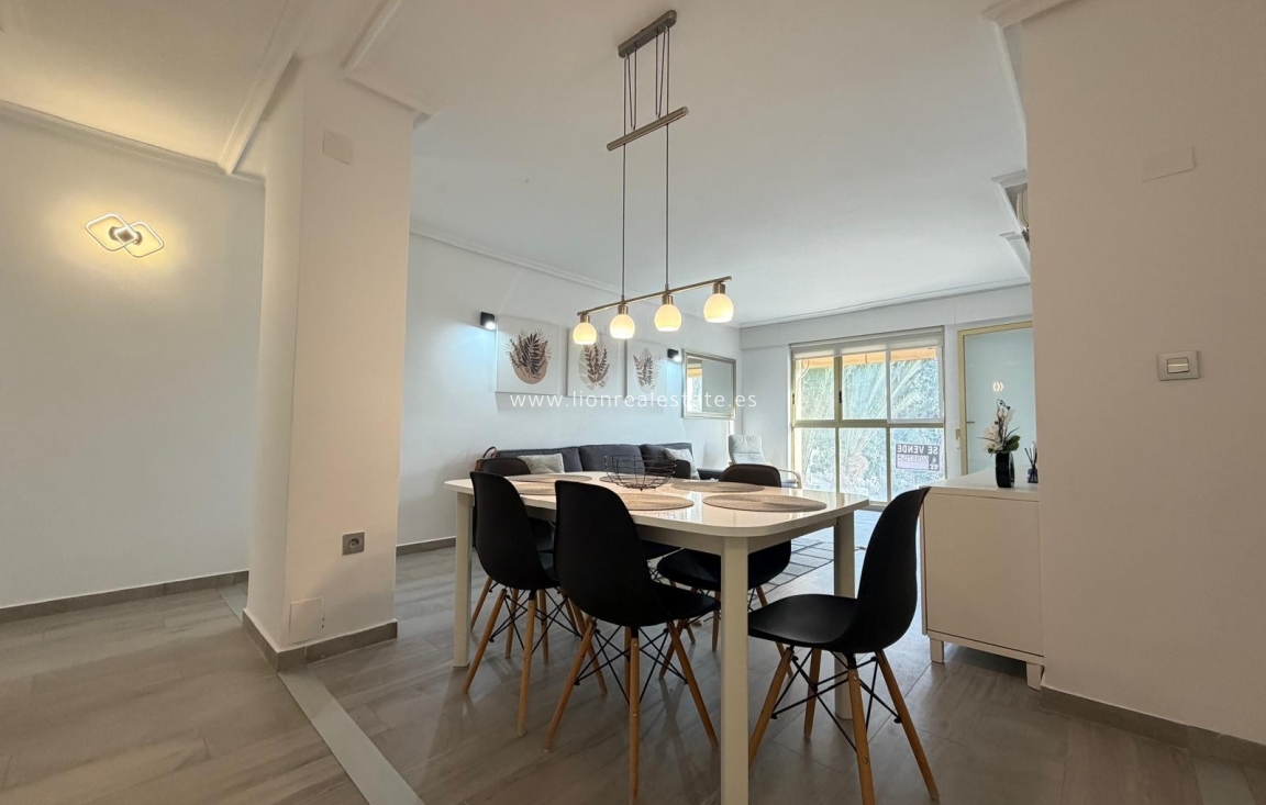 Resale - Apartment / flat - Torrevieja - Centro