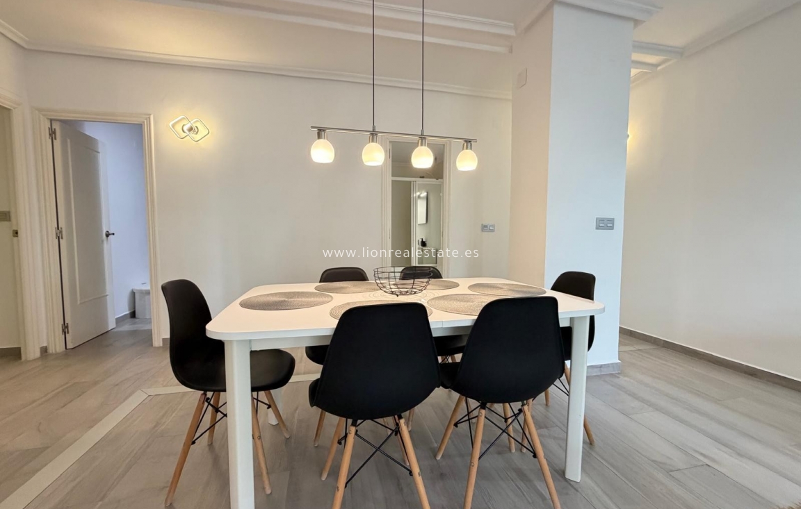 Resale - Apartment / flat - Torrevieja - Centro