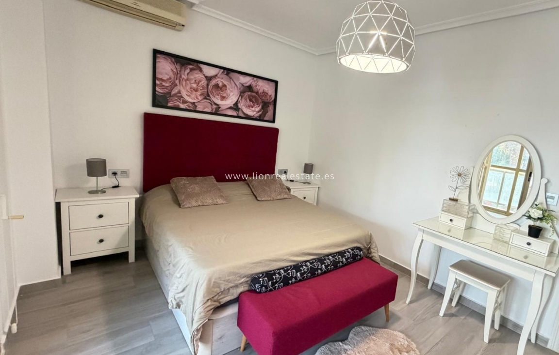 Resale - Apartment / flat - Torrevieja - Centro