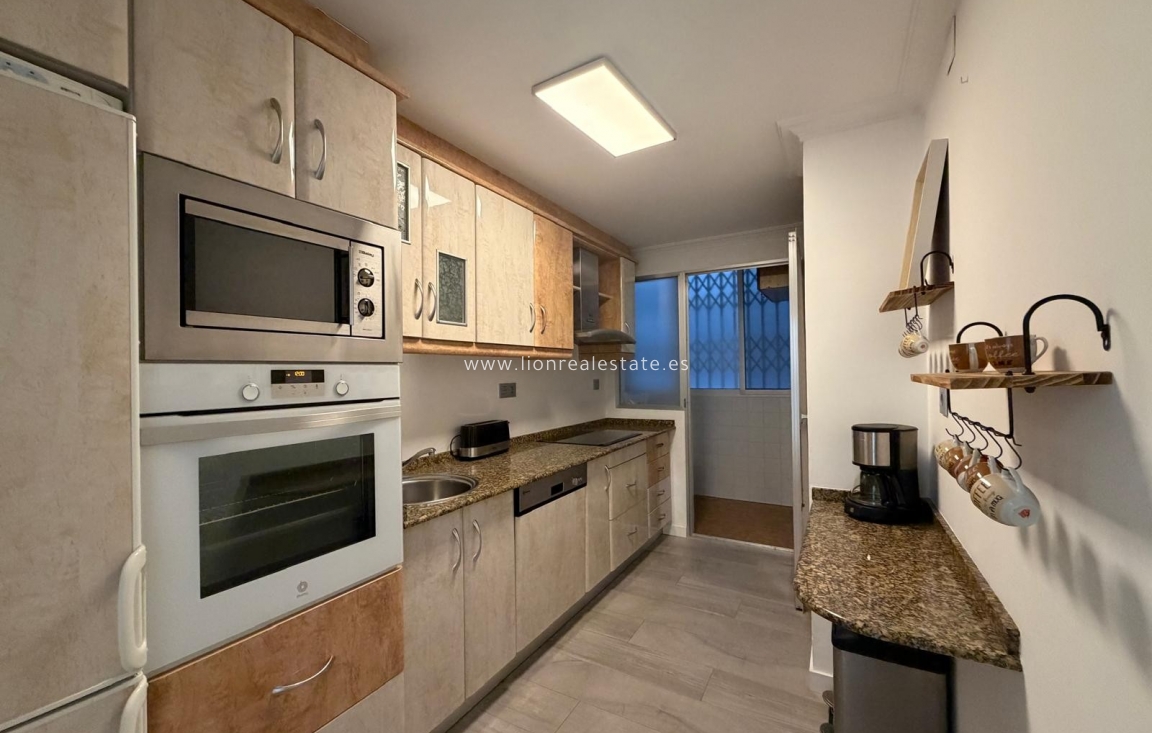 Resale - Apartment / flat - Torrevieja - Centro