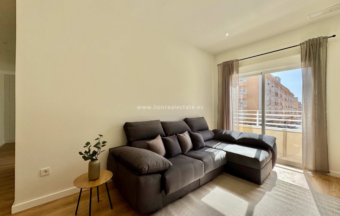 Resale - Apartment / flat - Torrevieja - Centro