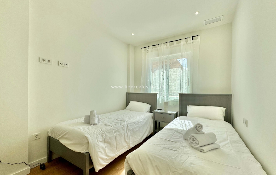 Resale - Apartment / flat - Torrevieja - Centro