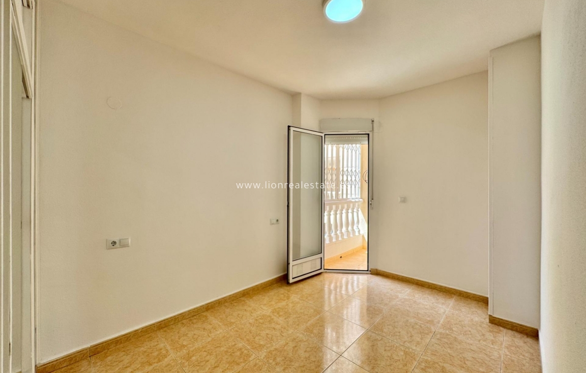Resale - Apartment / flat - Torrevieja - Centro