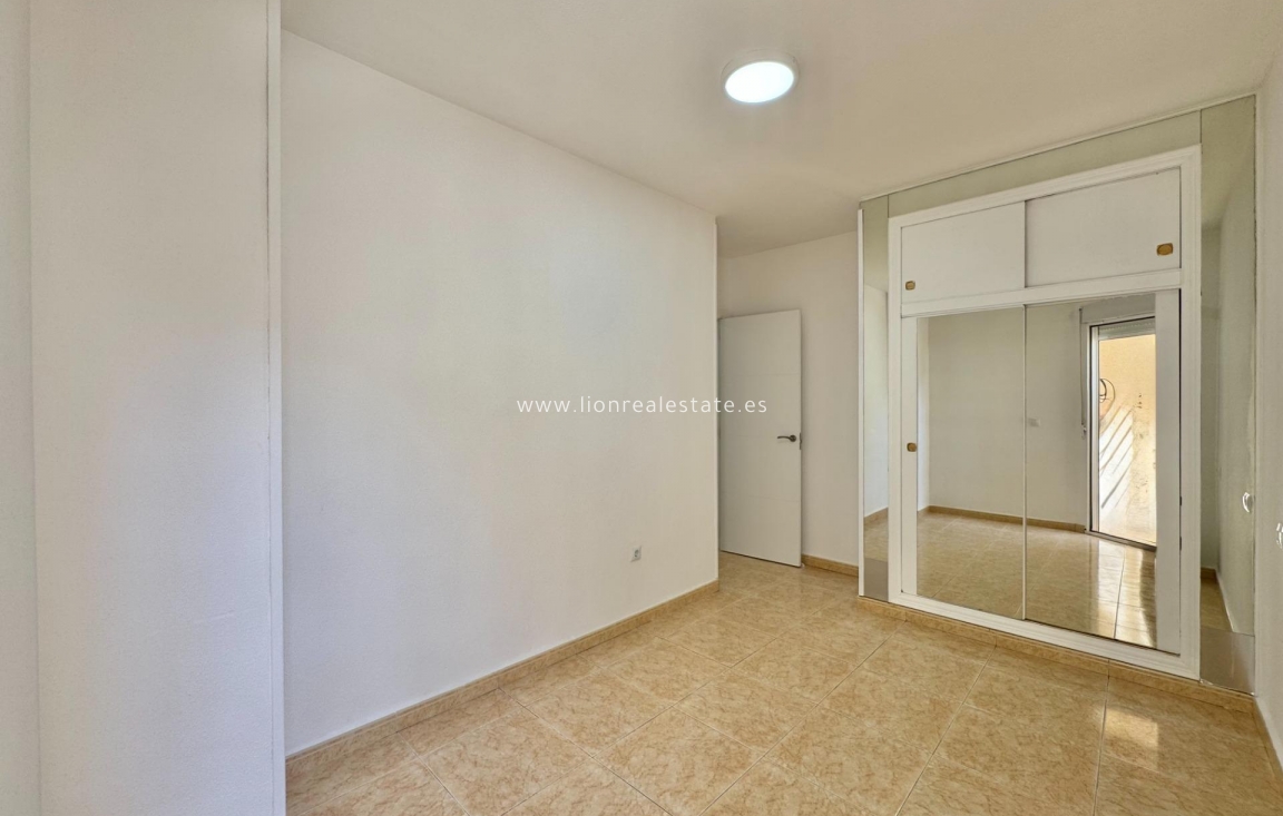 Resale - Apartment / flat - Torrevieja - Centro