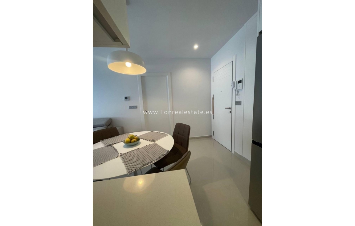 Resale - Apartment / flat - Torrevieja - Centro