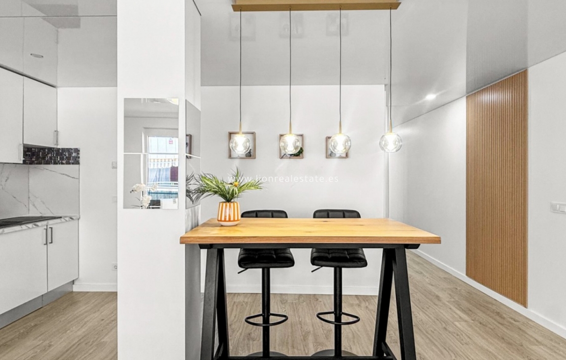 Resale - Apartment / flat - Torrevieja - El Acequión - Los Náufragos