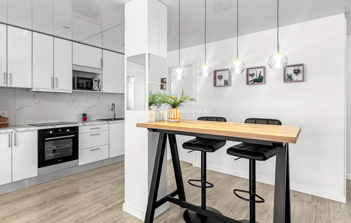 Resale - Apartment / flat - Torrevieja - El Acequión - Los Náufragos