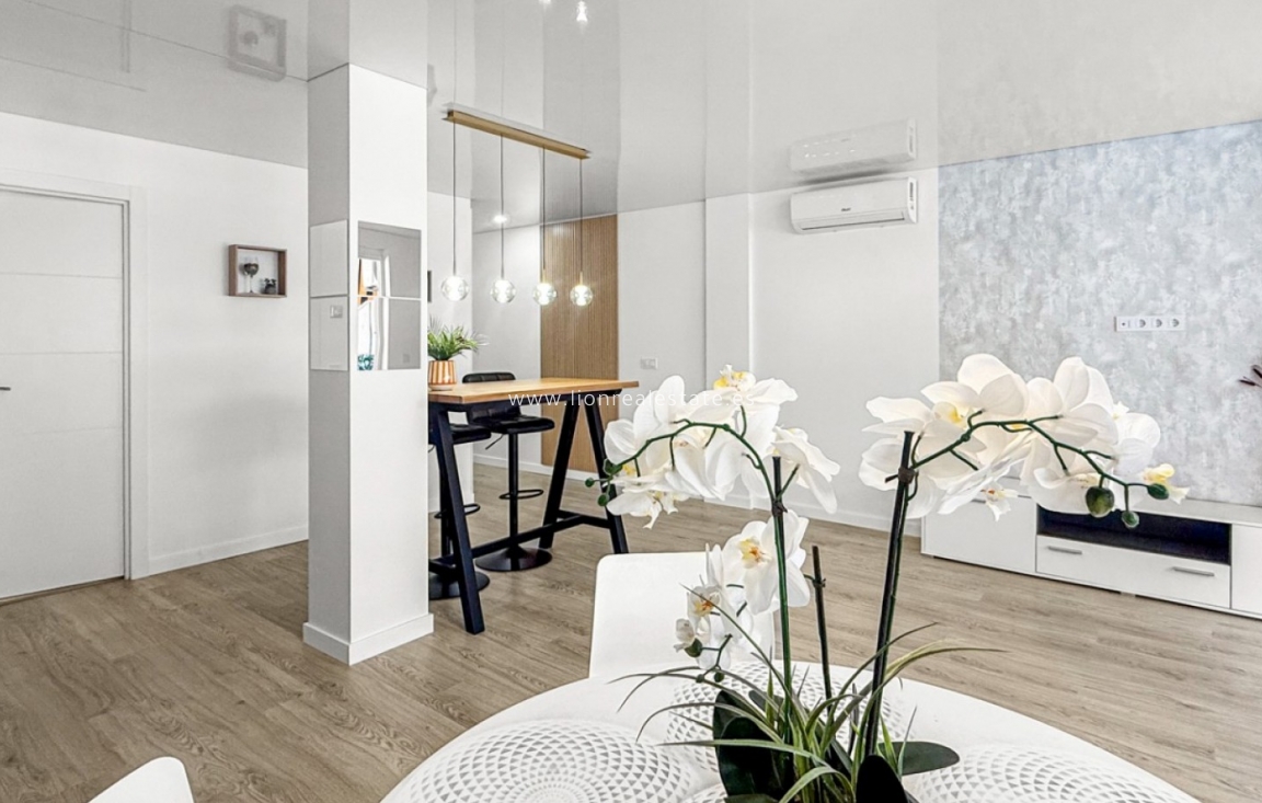 Resale - Apartment / flat - Torrevieja - El Acequión - Los Náufragos