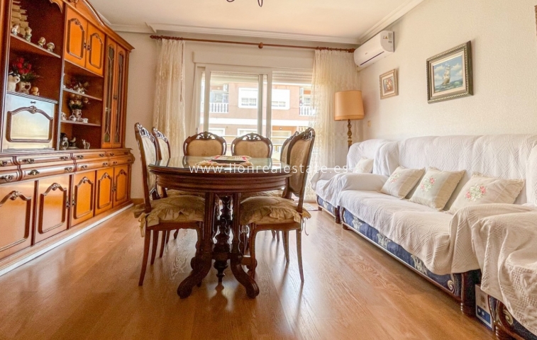 Resale - Apartment / flat - Torrevieja - El Acequión - Los Náufragos