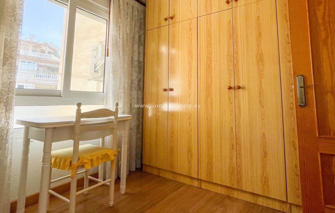 Resale - Apartment / flat - Torrevieja - El Acequión - Los Náufragos
