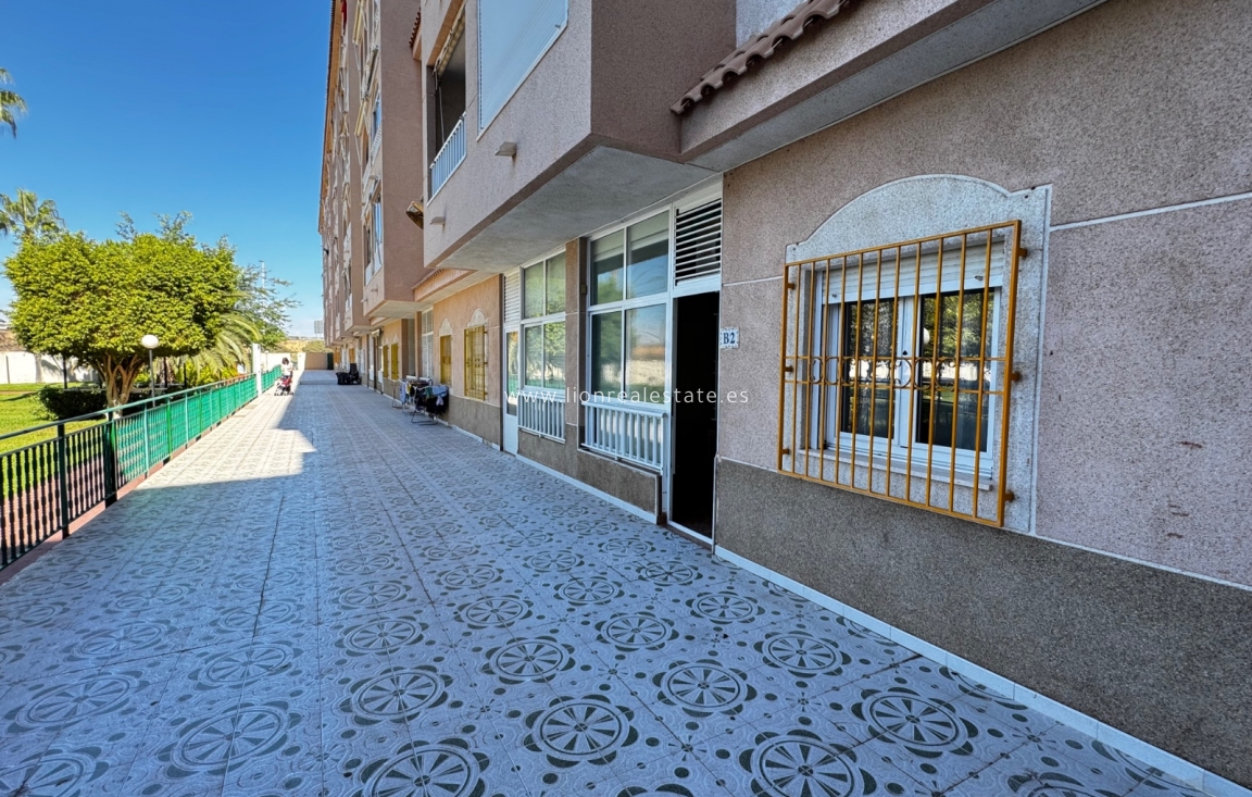 Resale - Apartment / flat - Torrevieja - El Acequión - Los Náufragos