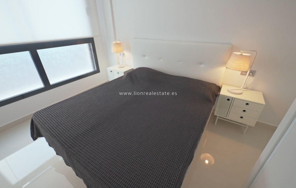 Resale - Apartment / flat - Torrevieja - Estacion de autobuses