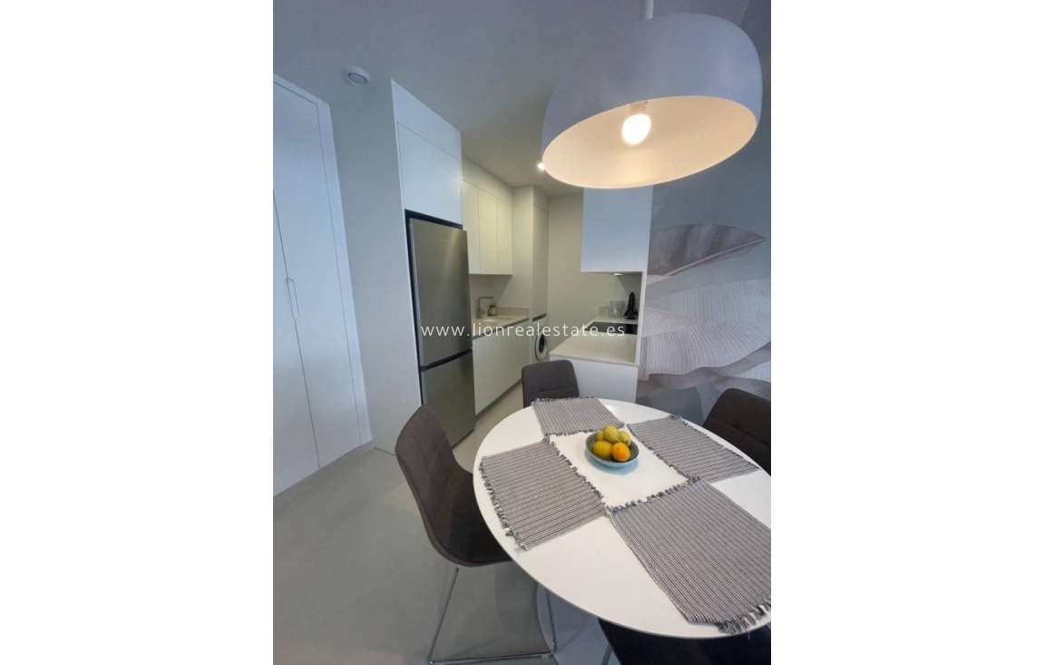 Resale - Apartment / flat - Torrevieja - Estacion de autobuses