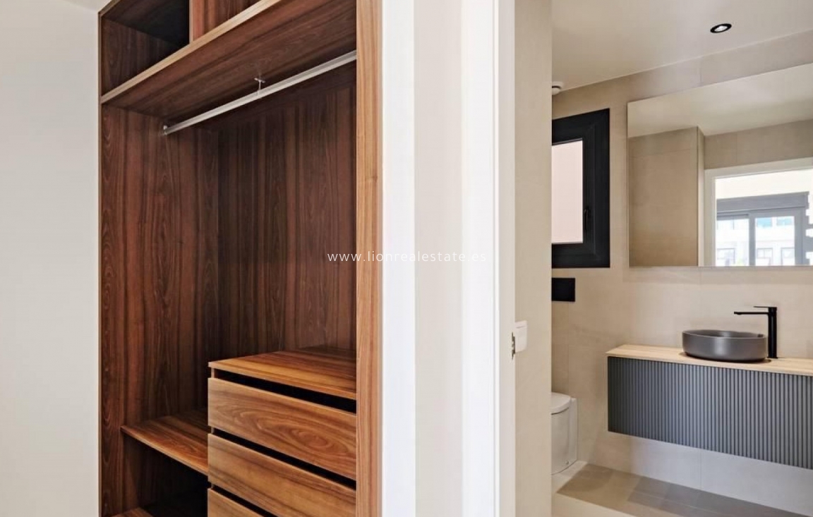 Resale - Apartment / flat - Torrevieja - La Veleta