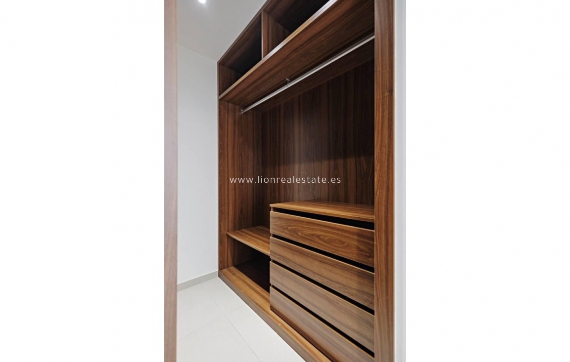 Resale - Apartment / flat - Torrevieja - La Veleta