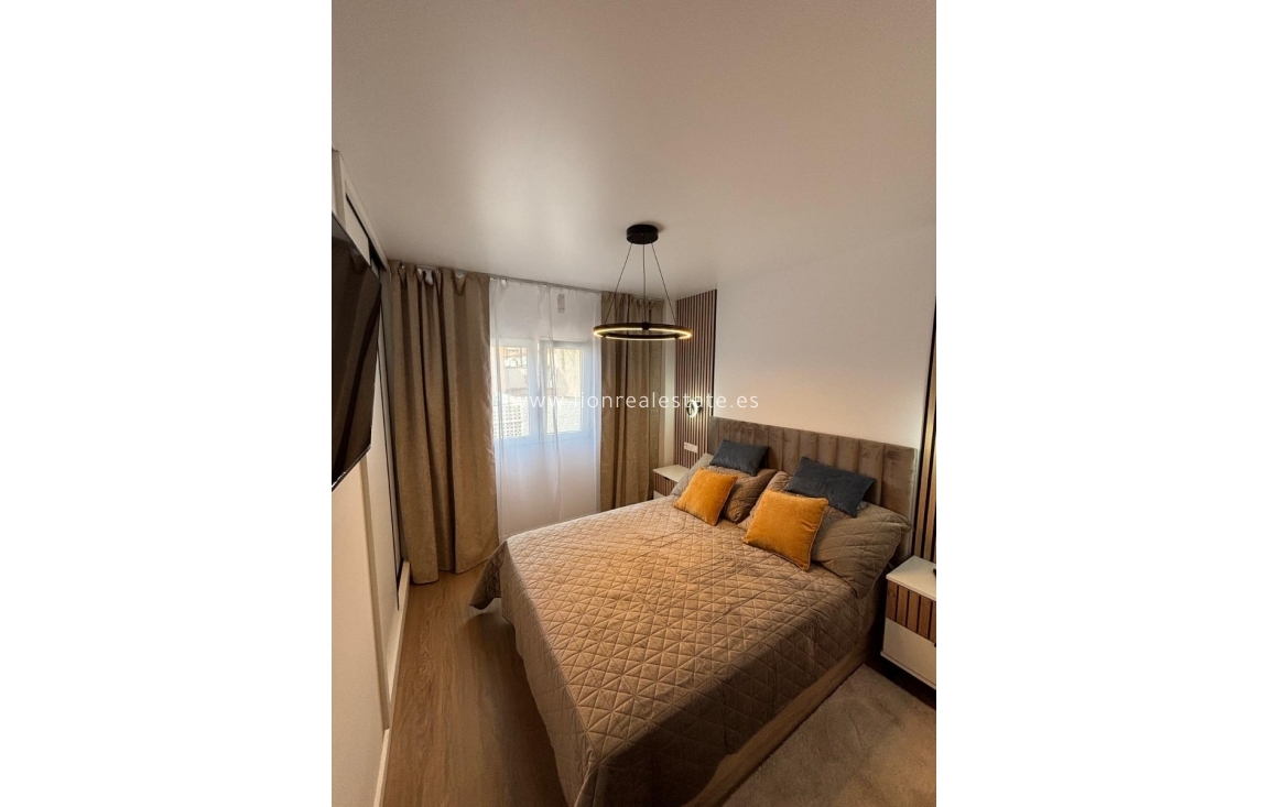 Resale - Apartment / flat - Torrevieja - Nueva Torrevieja - Aguas Nuevas