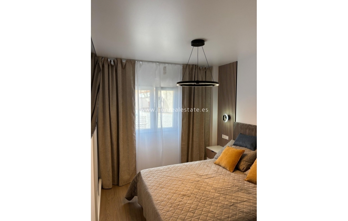 Resale - Apartment / flat - Torrevieja - Nueva Torrevieja - Aguas Nuevas