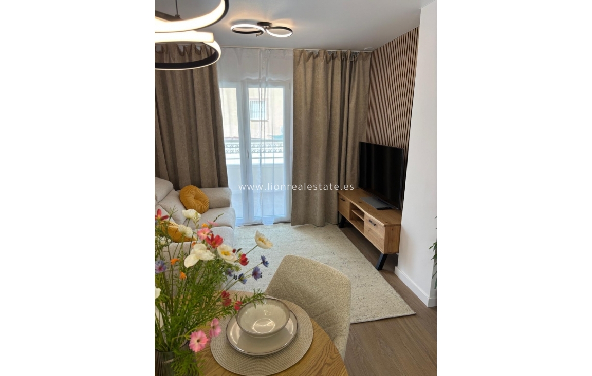 Resale - Apartment / flat - Torrevieja - Nueva Torrevieja - Aguas Nuevas