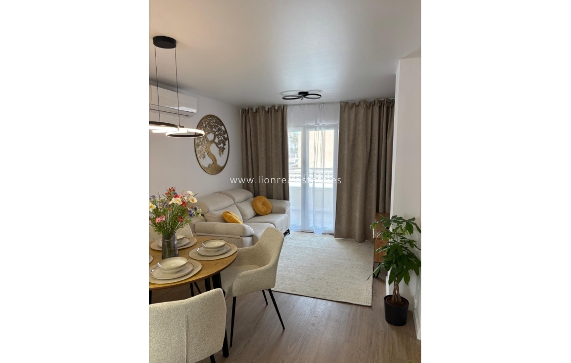 Resale - Apartment / flat - Torrevieja - Nueva Torrevieja - Aguas Nuevas