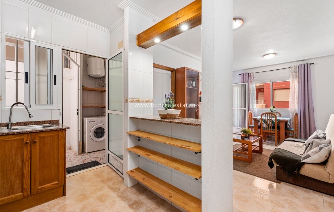 Resale - Apartment / flat - Torrevieja - Parque de las Naciones