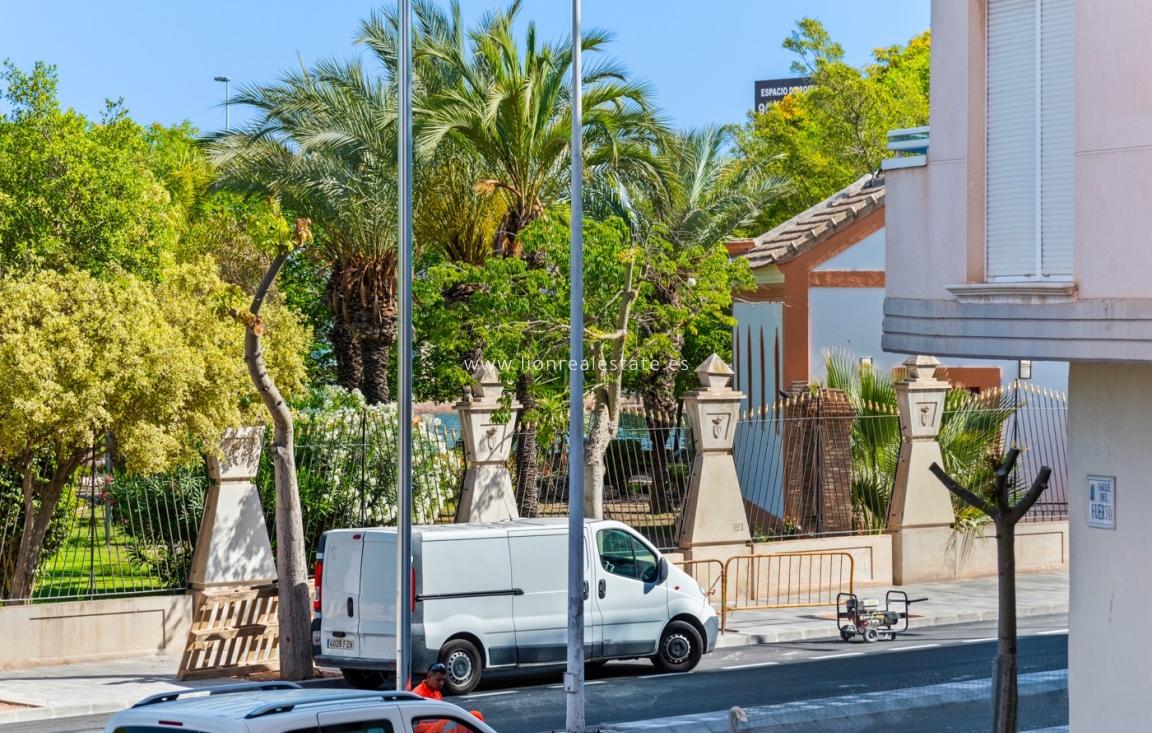 Resale - Apartment / flat - Torrevieja - Parque de las Naciones