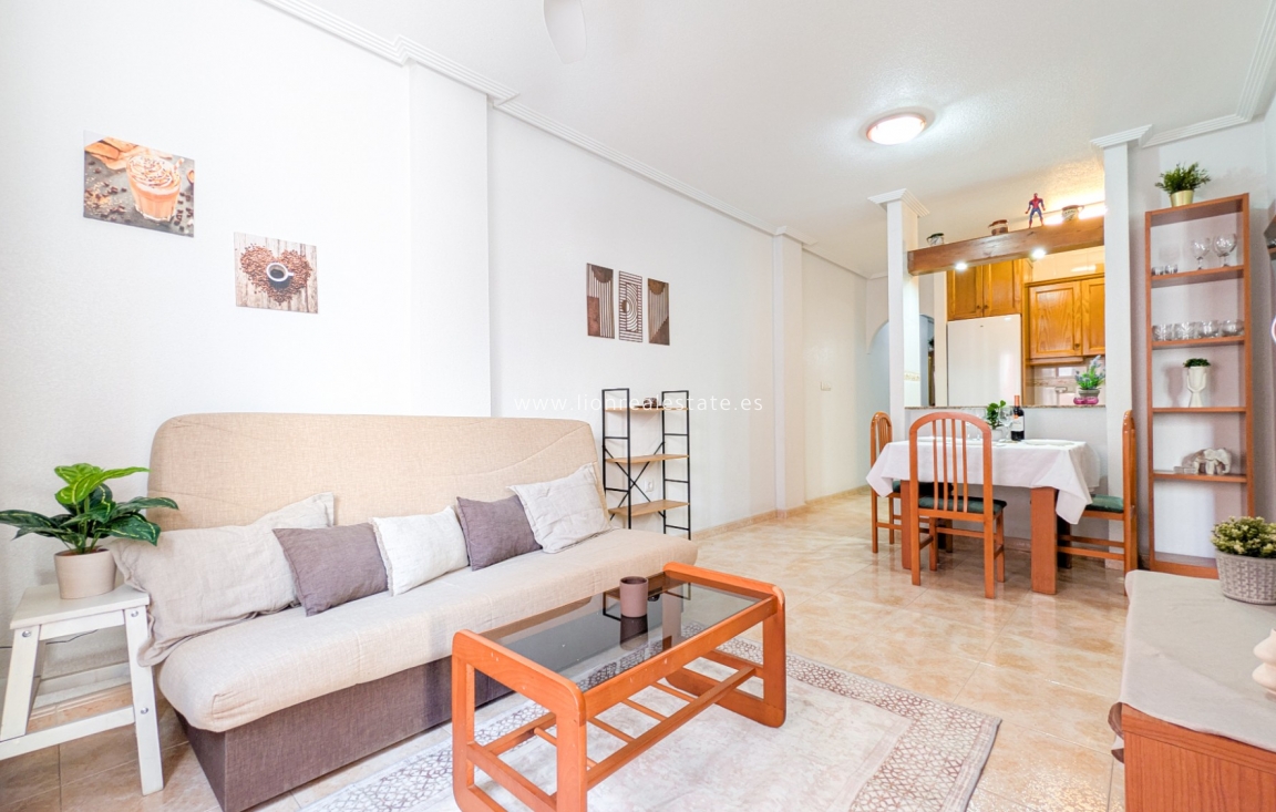 Resale - Apartment / flat - Torrevieja - Parque de las Naciones