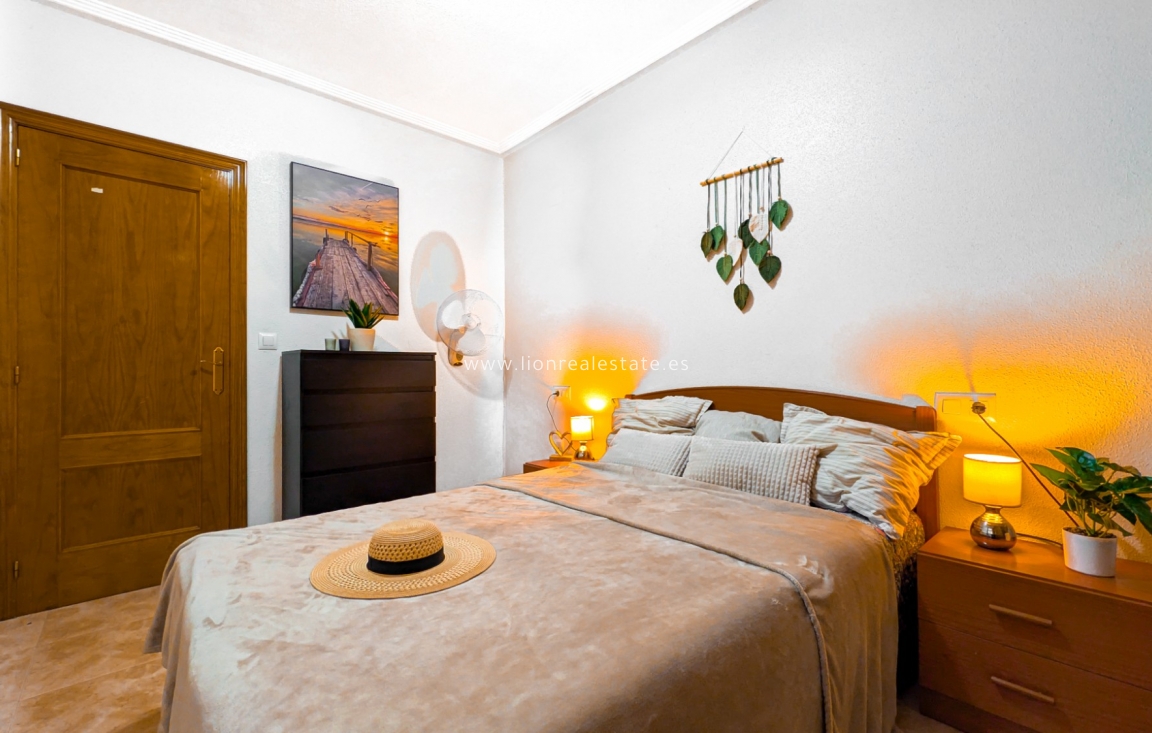 Resale - Apartment / flat - Torrevieja - Parque de las Naciones