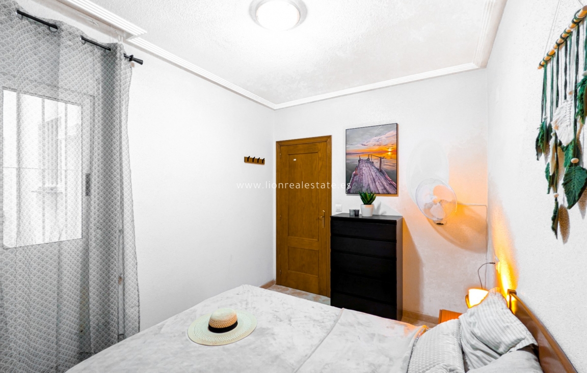 Resale - Apartment / flat - Torrevieja - Parque de las Naciones