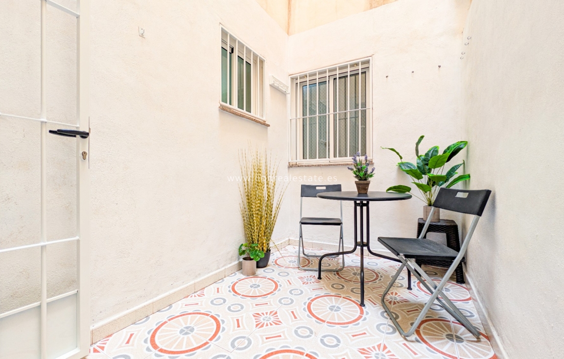 Resale - Apartment / flat - Torrevieja - Parque de las Naciones