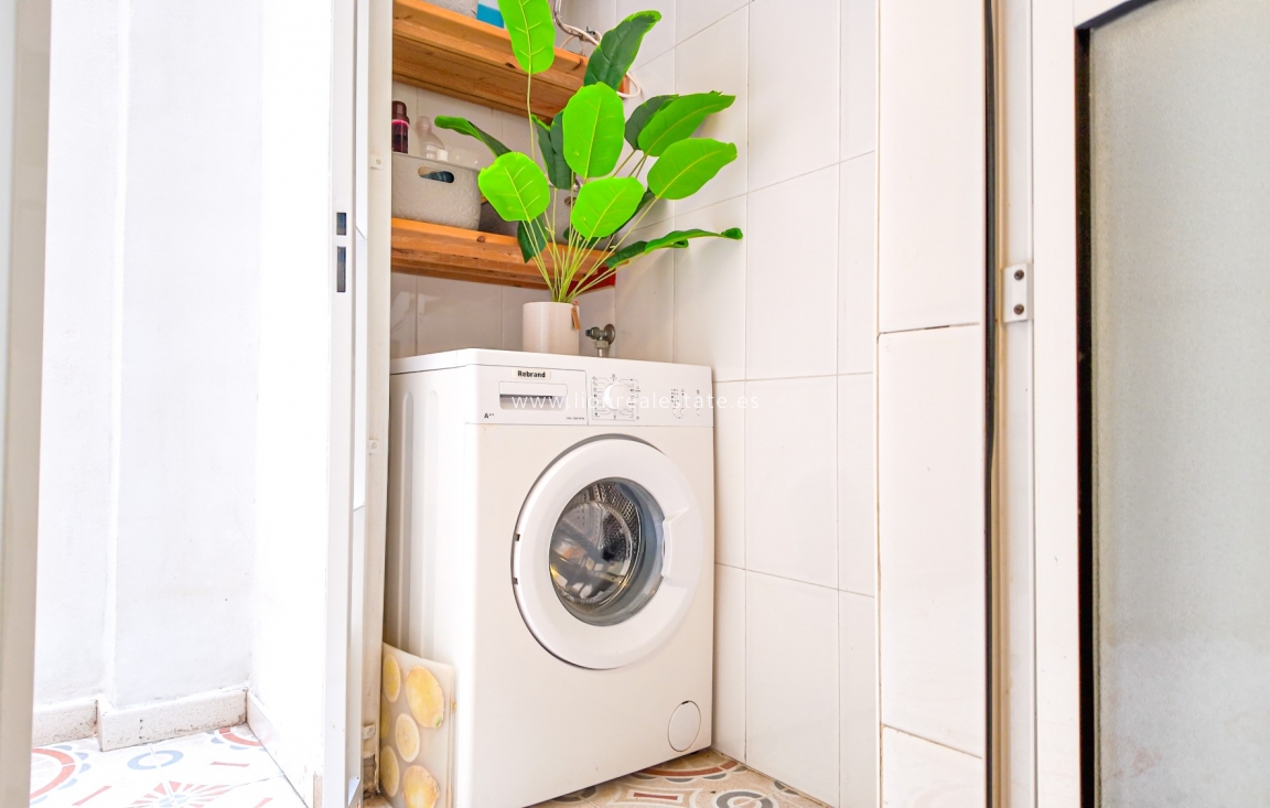 Resale - Apartment / flat - Torrevieja - Parque de las Naciones