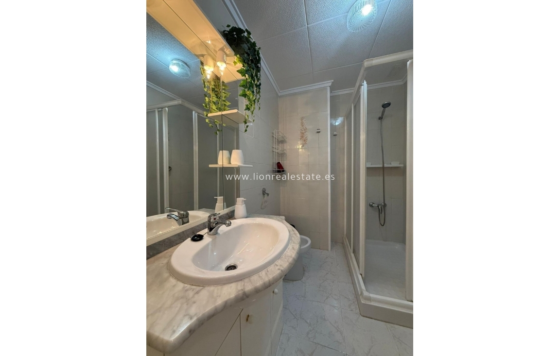 Resale - Apartment / flat - Torrevieja - Playa de los Locos