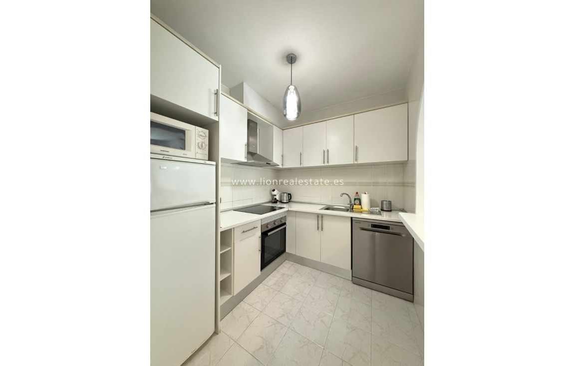 Resale - Apartment / flat - Torrevieja - Playa de los Locos