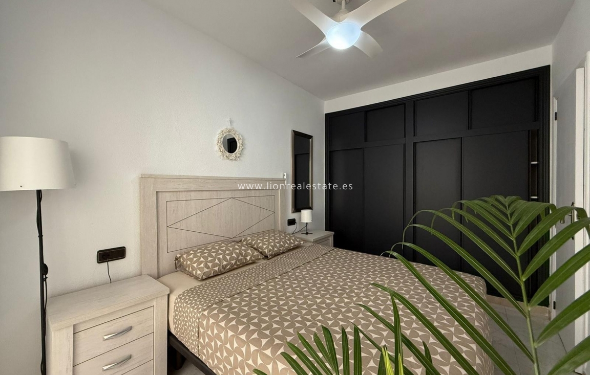 Resale - Apartment / flat - Torrevieja - Playa de los Locos