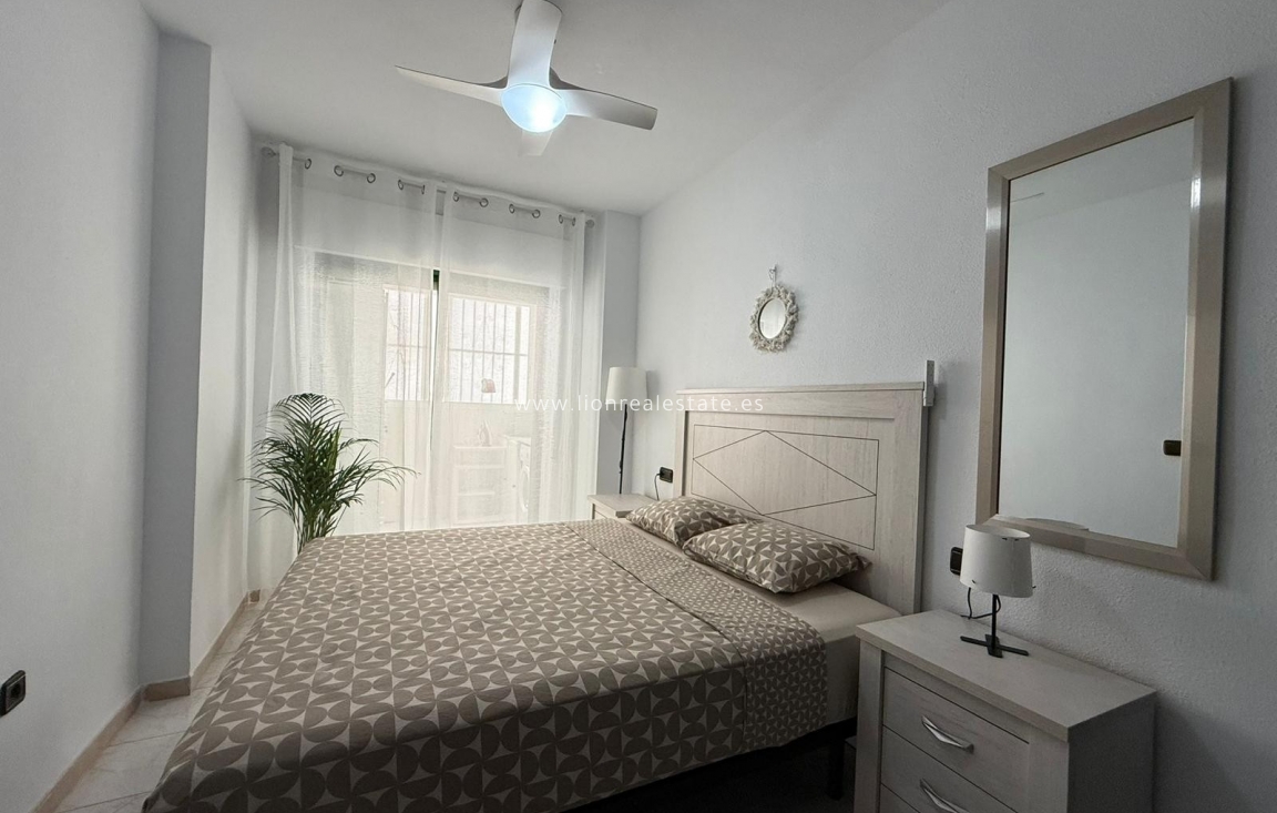 Resale - Apartment / flat - Torrevieja - Playa de los Locos