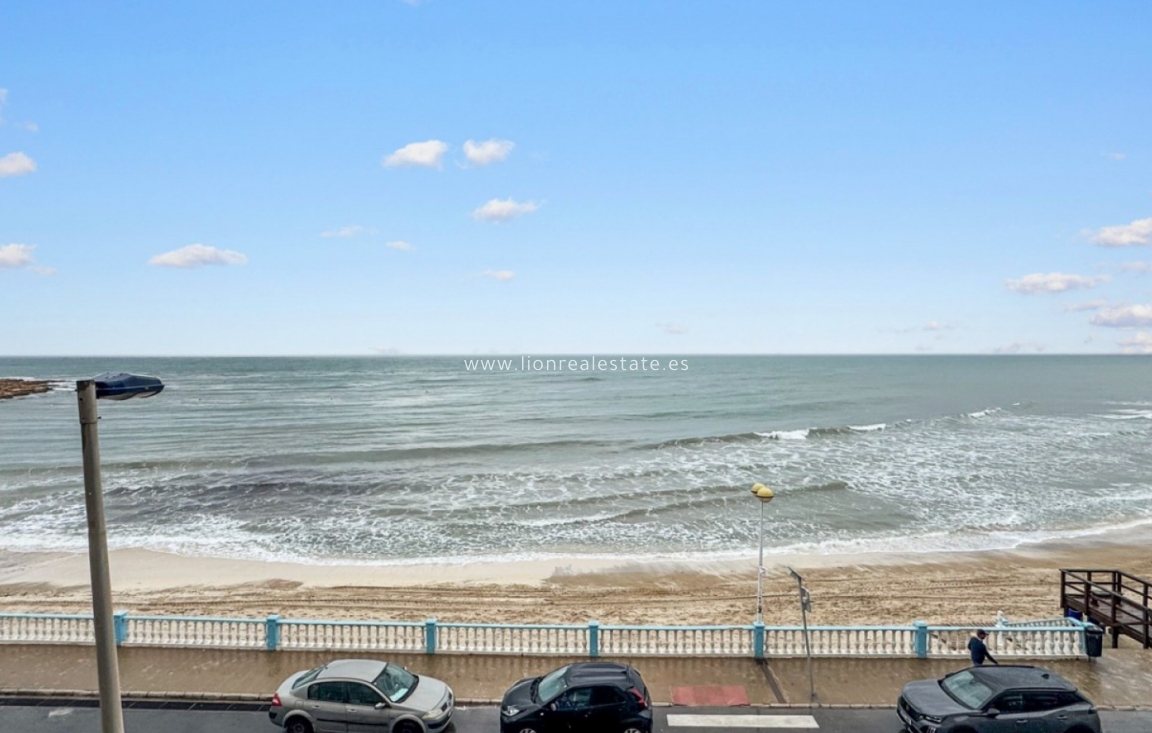 Resale - Apartment / flat - Torrevieja - Playa de los Locos