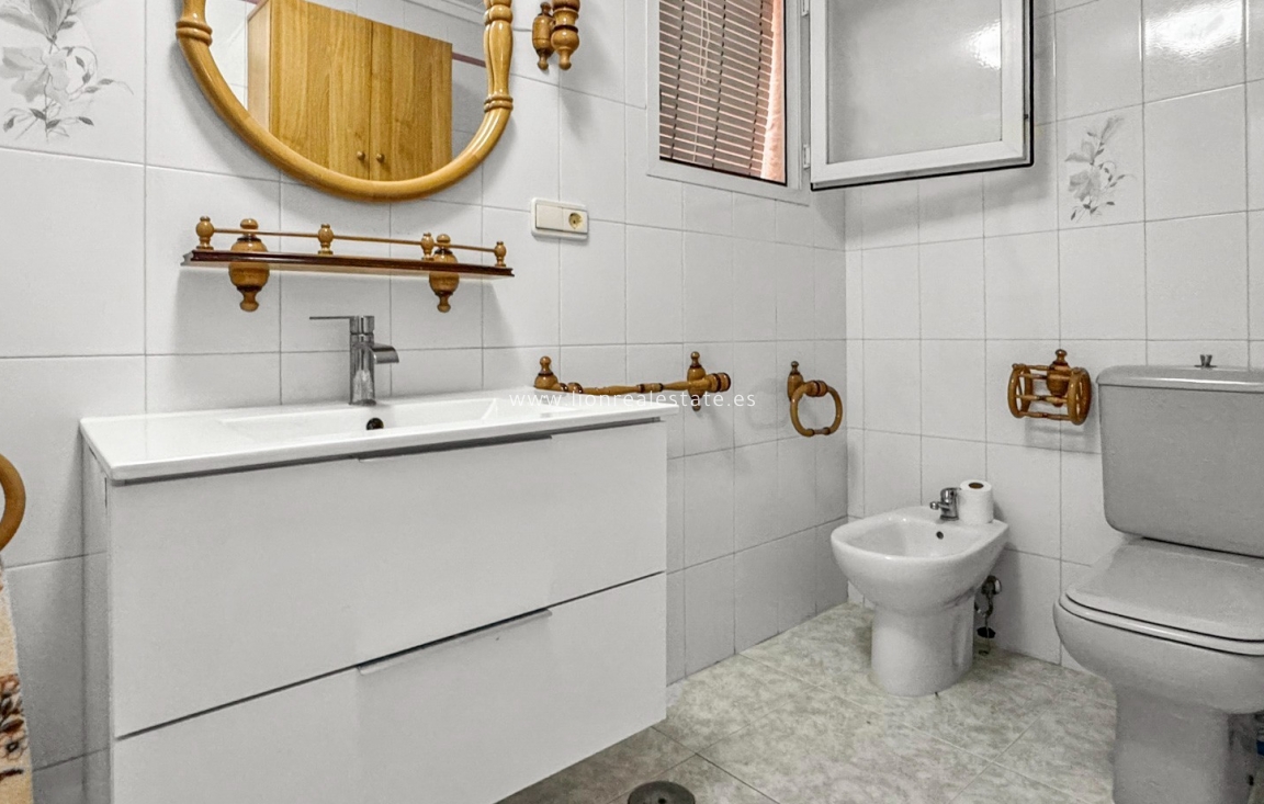 Resale - Apartment / flat - Torrevieja - Playa de los Locos
