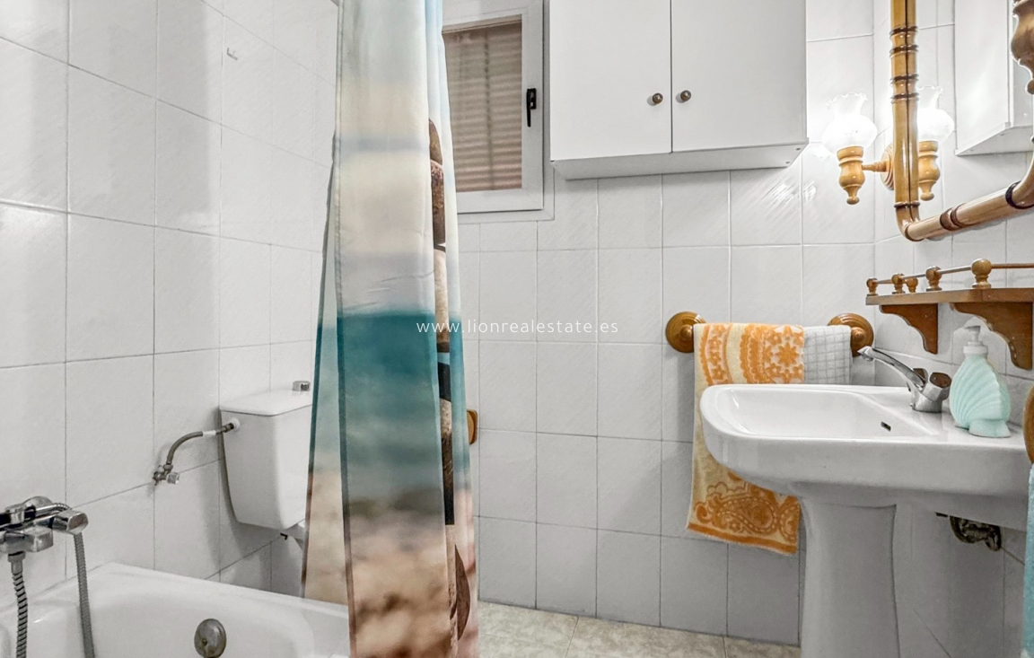 Resale - Apartment / flat - Torrevieja - Playa de los Locos