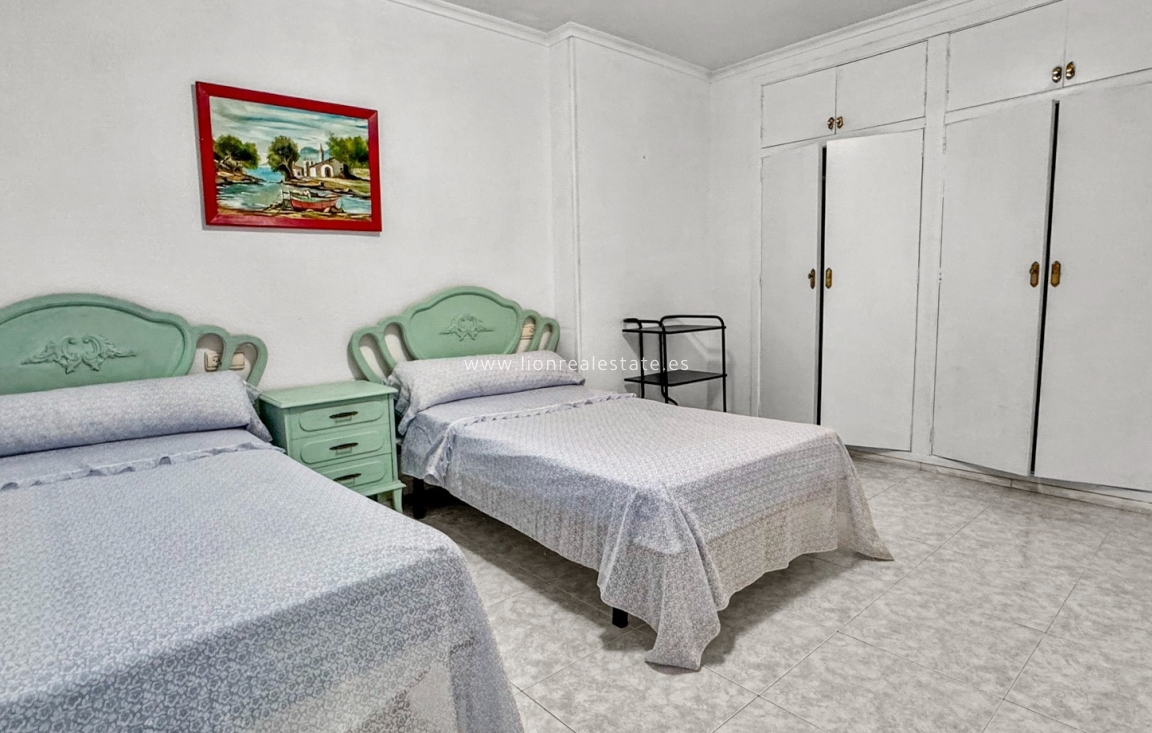 Resale - Apartment / flat - Torrevieja - Playa de los Locos