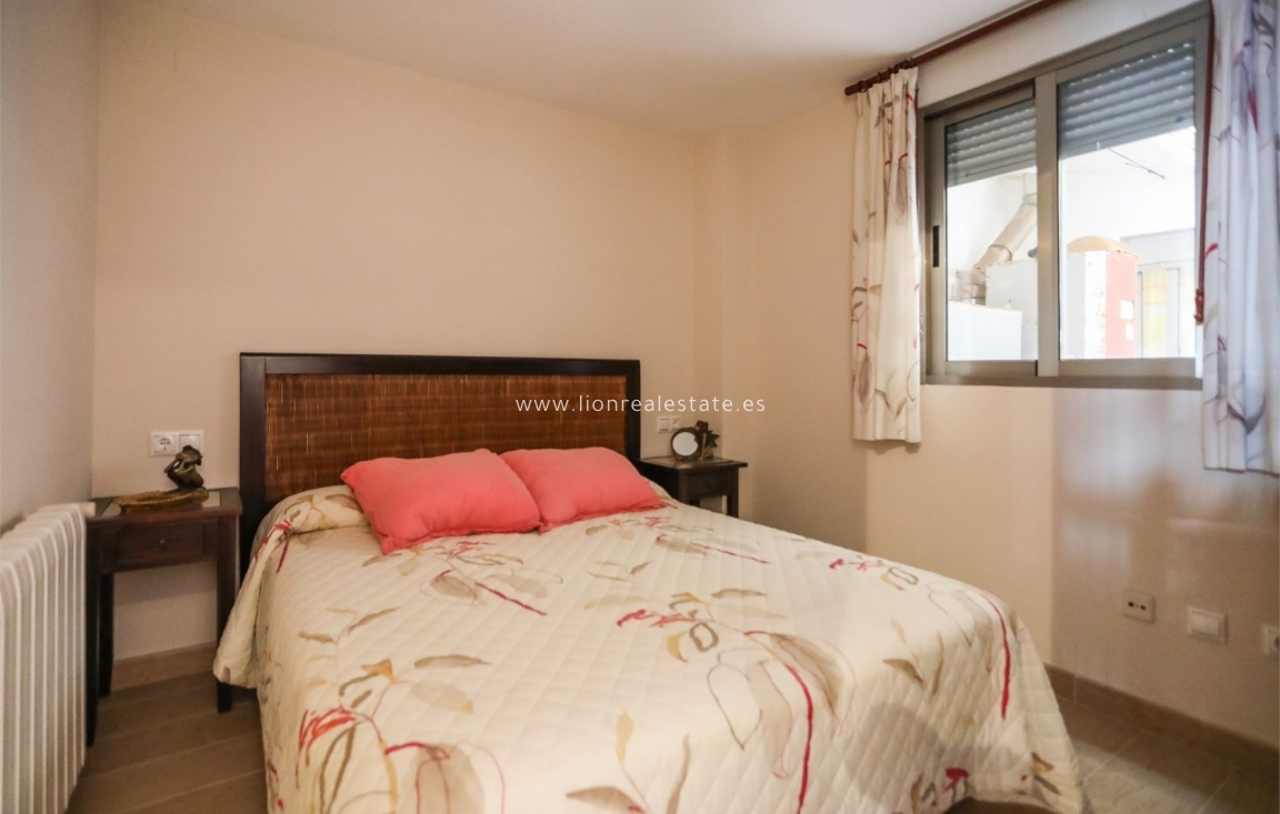 Resale - Apartment / flat - Torrevieja - Playa de los Locos