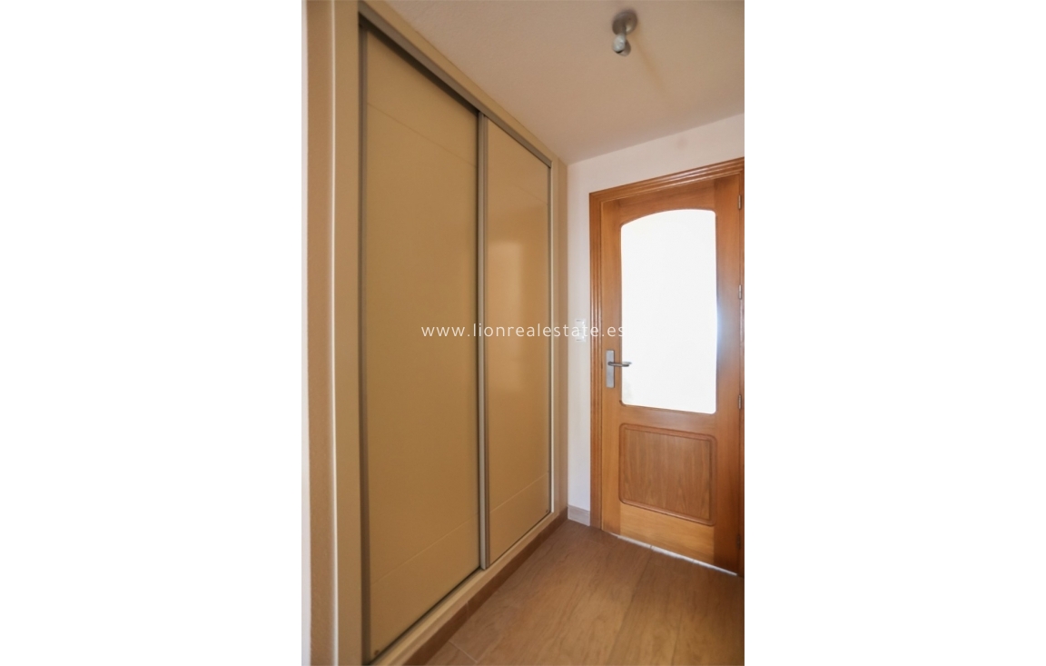 Resale - Apartment / flat - Torrevieja - Playa de los Locos