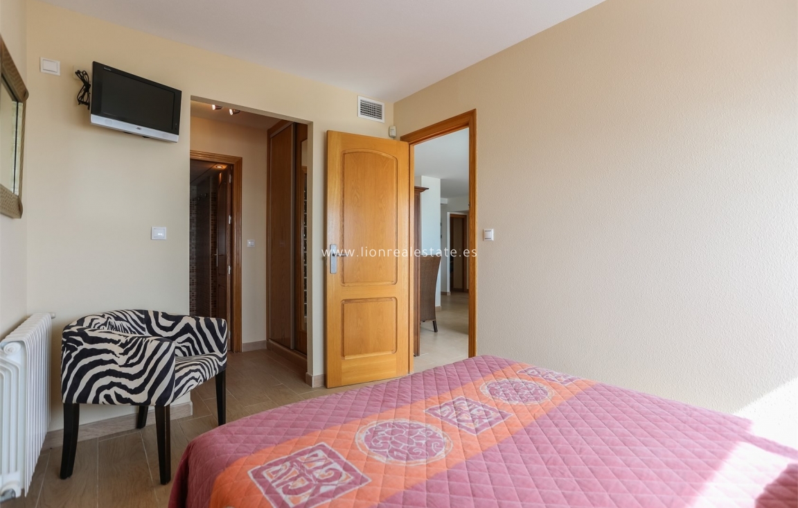 Resale - Apartment / flat - Torrevieja - Playa de los Locos