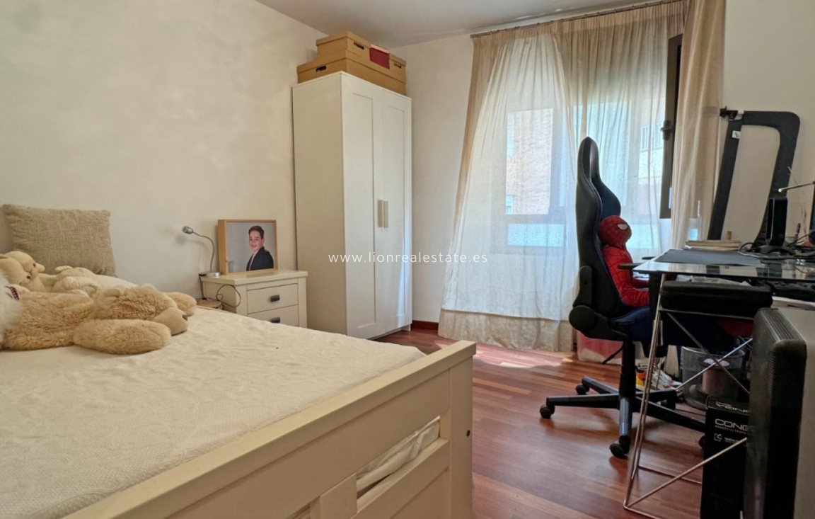 Resale - Apartment / flat - Torrevieja - Playa del Cura