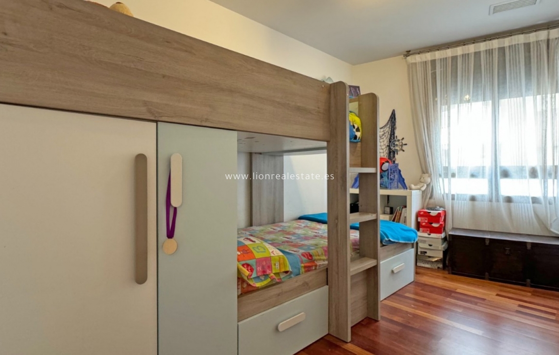 Resale - Apartment / flat - Torrevieja - Playa del Cura