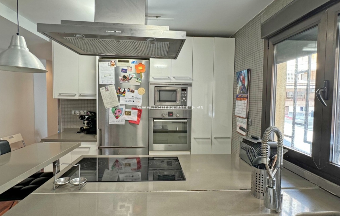 Resale - Apartment / flat - Torrevieja - Playa del Cura