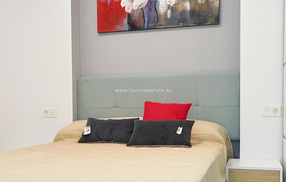 Resale - Apartment / flat - Torrevieja - Playa del Cura